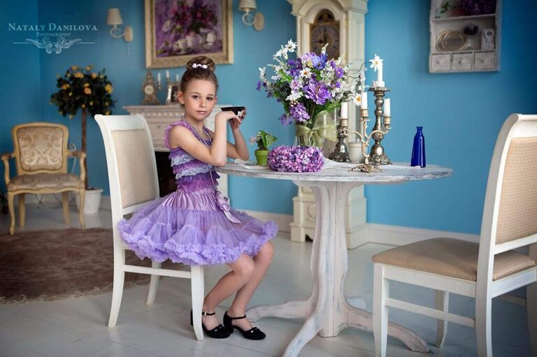 Incorporating Props and Themes in Kids Photography