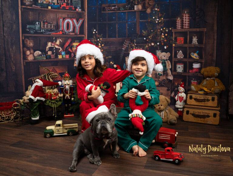 children on a christmas photoshoot